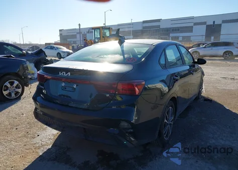 2024 Kia Forte Lxs z USA, uszkodzony, nr VIN 3KPF24AD3RE769724
